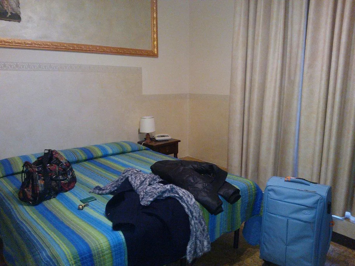 Hotel Delle Camelie Florence 2*,