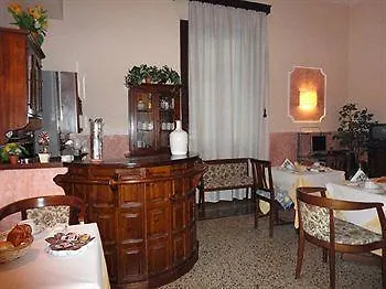 Hotel Delle Camelie Florence 2*,
