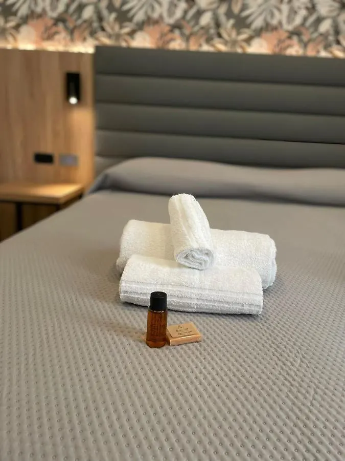 Hotel Delle Camelie Floransa 2*,  İtalya